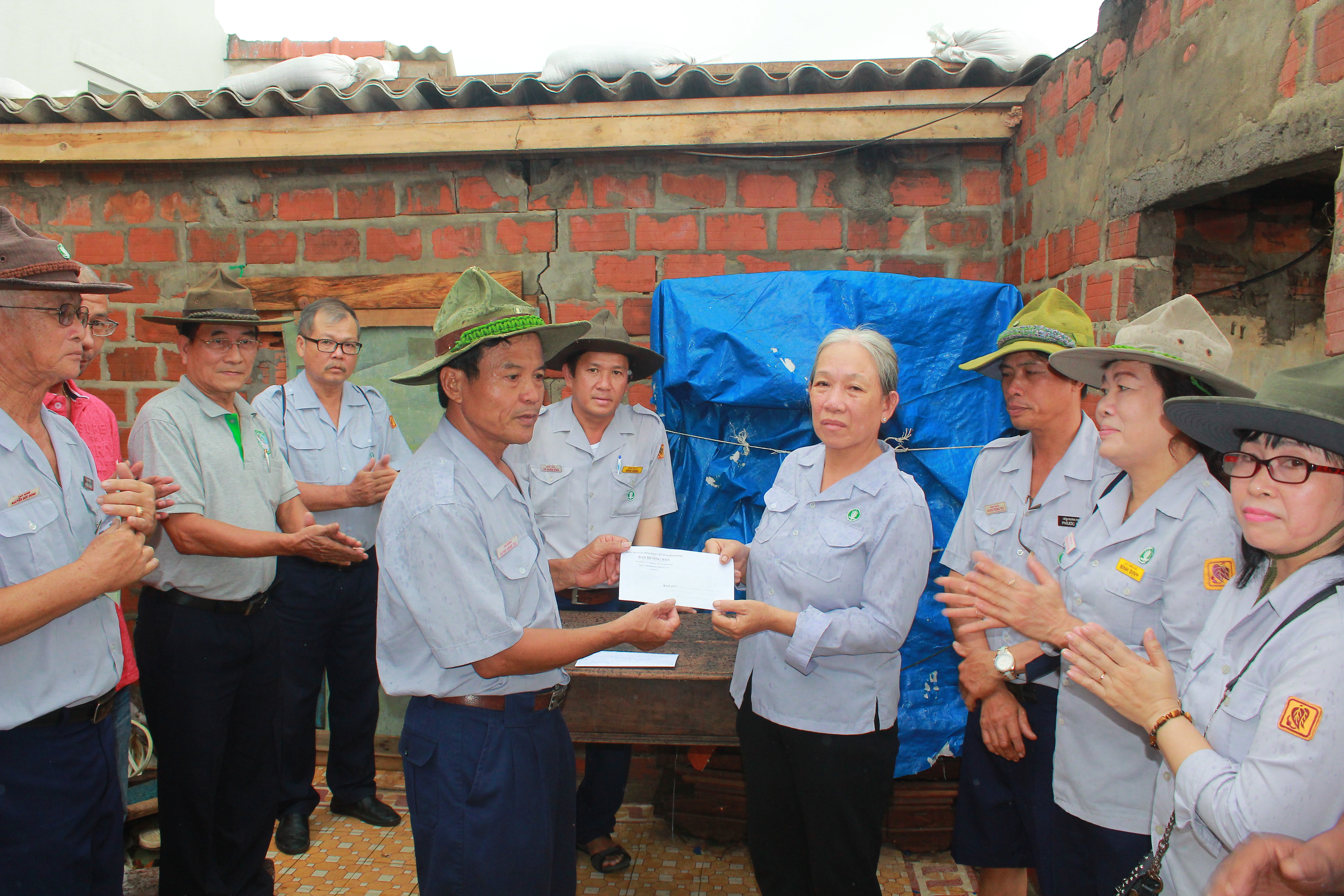 Hỗ trợ Huynh Trưởng GĐPT tỉnh Bình Định bị thiệt hại do bão.